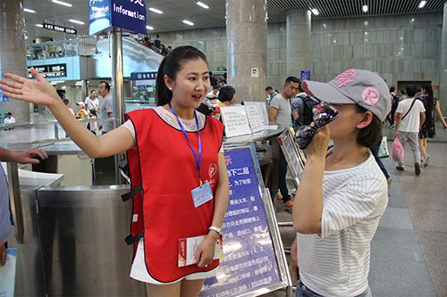 暑运大幕开启红<em>马甲</em><em>北京</em>西站助旅客出行--公