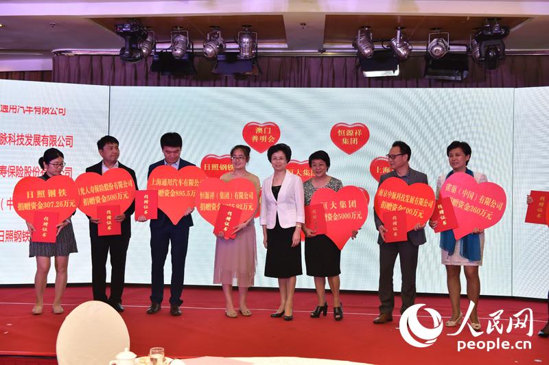 ȫ��������ί��ǡ�����ϯ����Ǵ���һ��ǣ��й���ͯ�����������³�������Ϊ������ҵ�佱����Ӱ���������� ���
