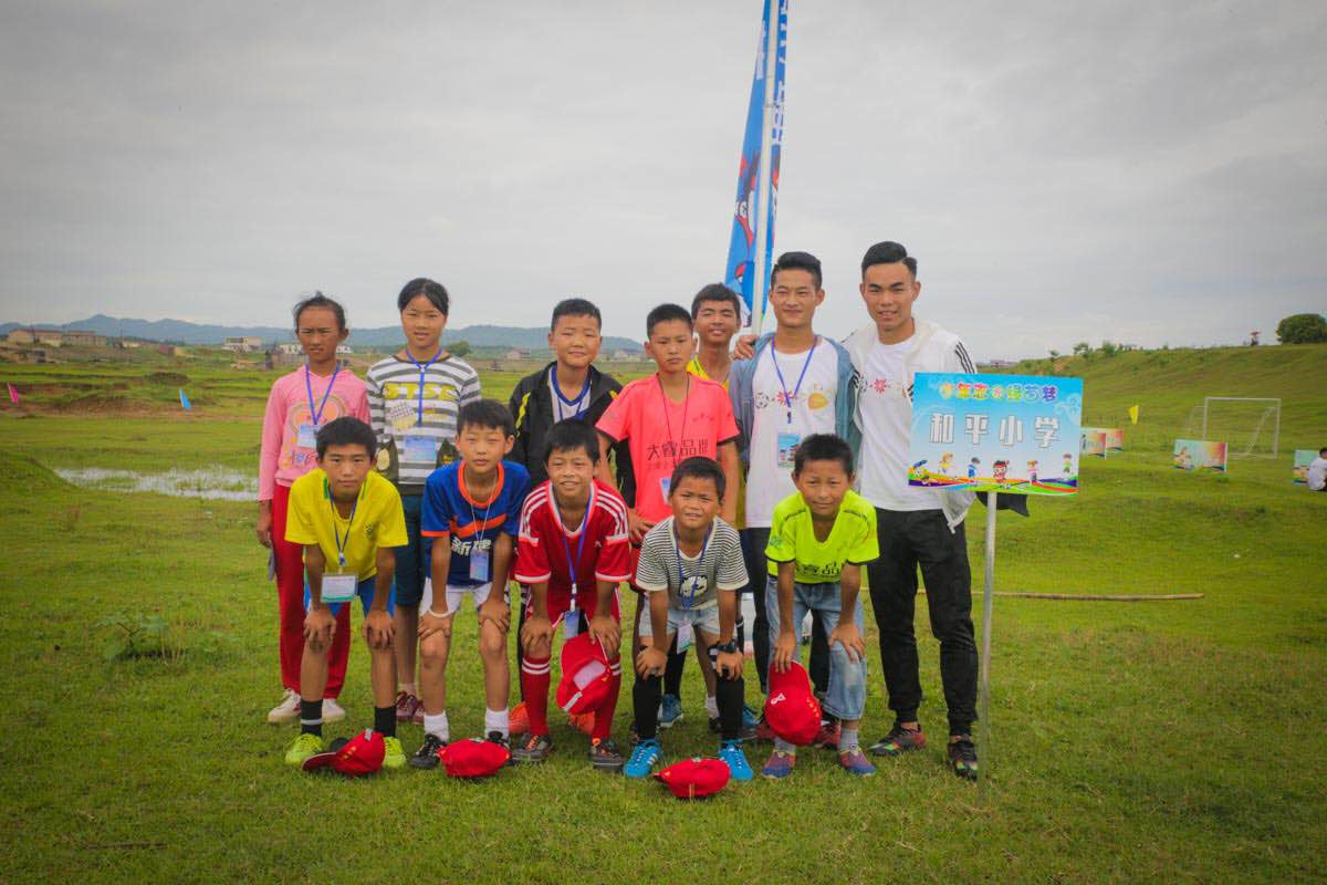少年志绿茵梦南昌市乡村学校趣味足球赛启动