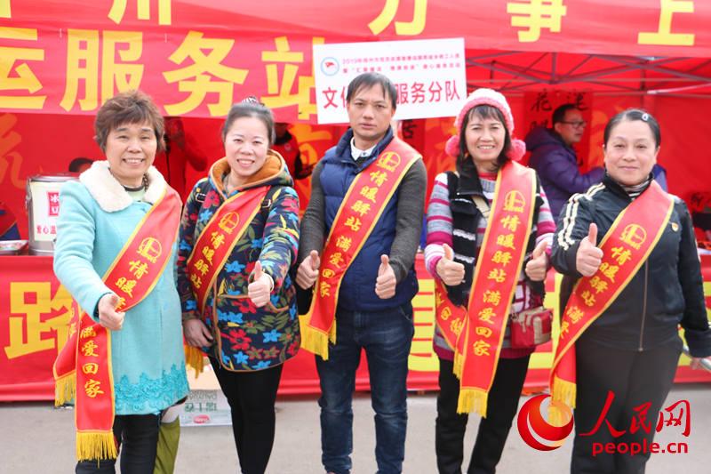 中國石化廣西梧州服務站點的志願者們