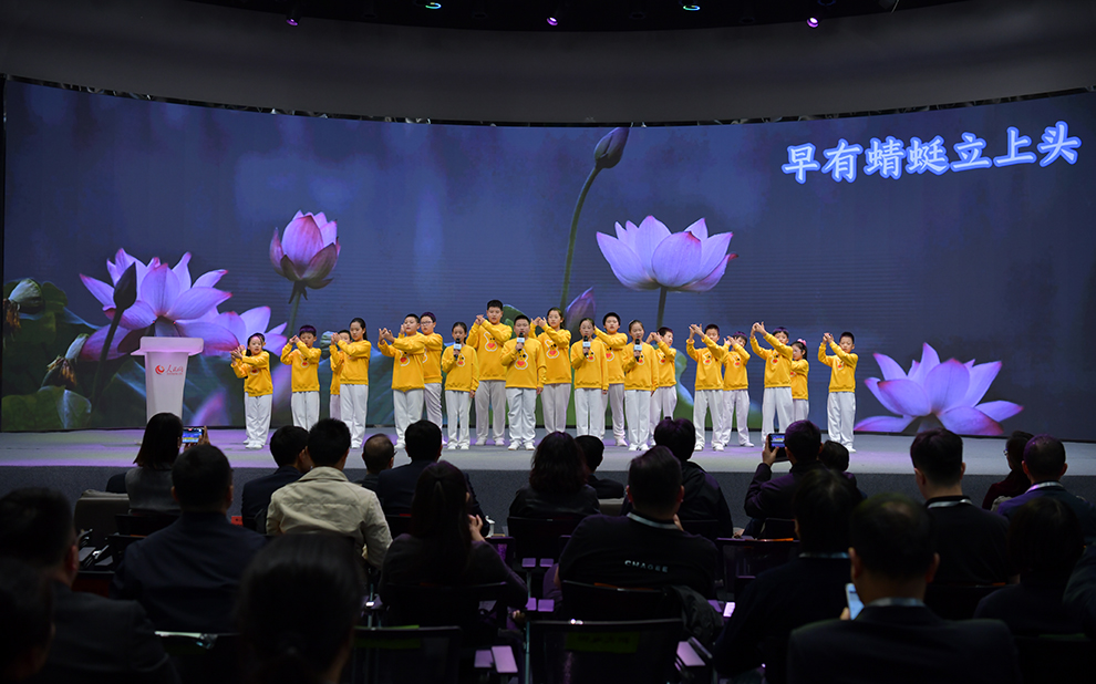 童声合唱：《小池》人民网记者 任峰涛摄