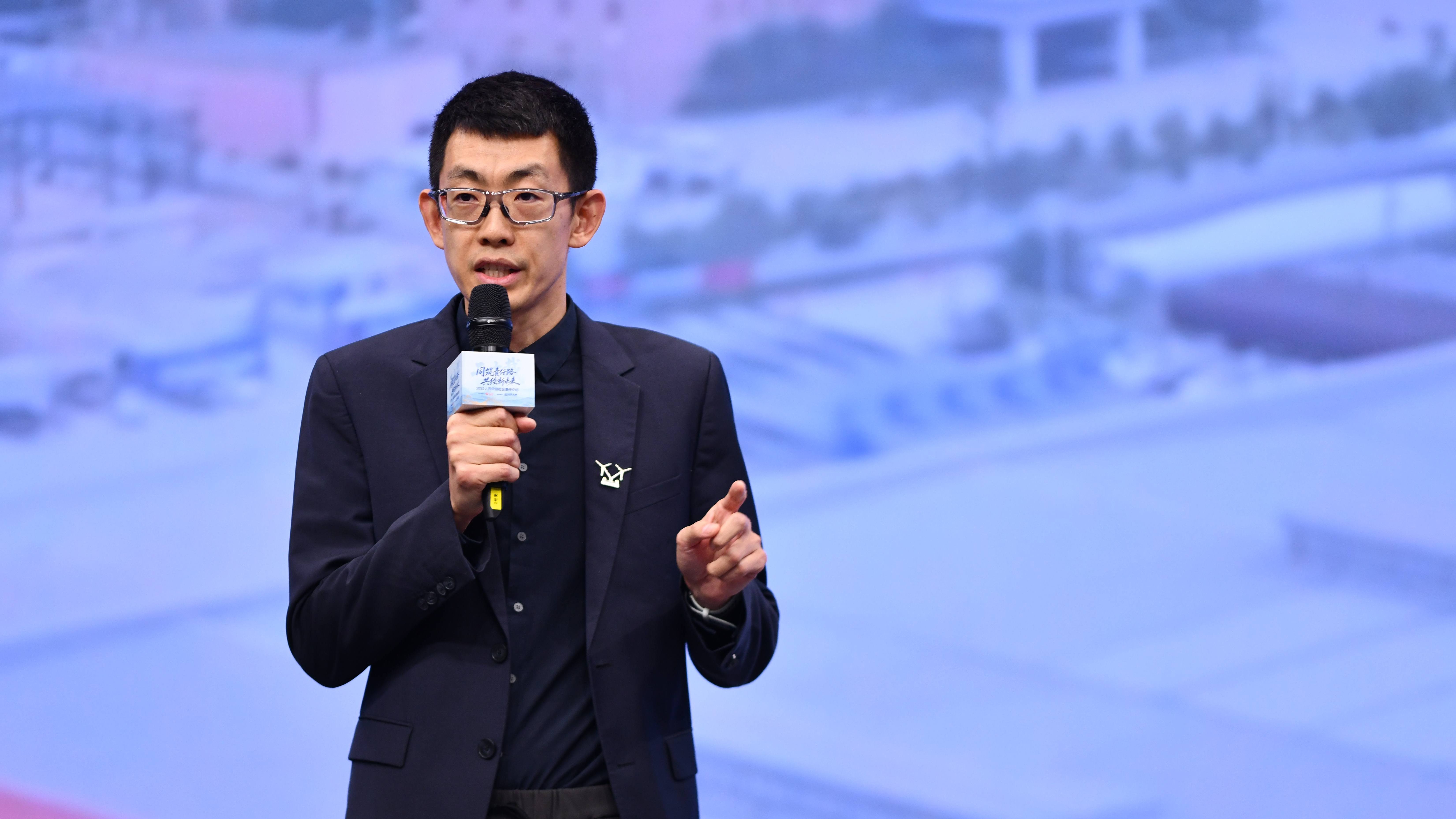 明阳集团展演《绿电海上来》