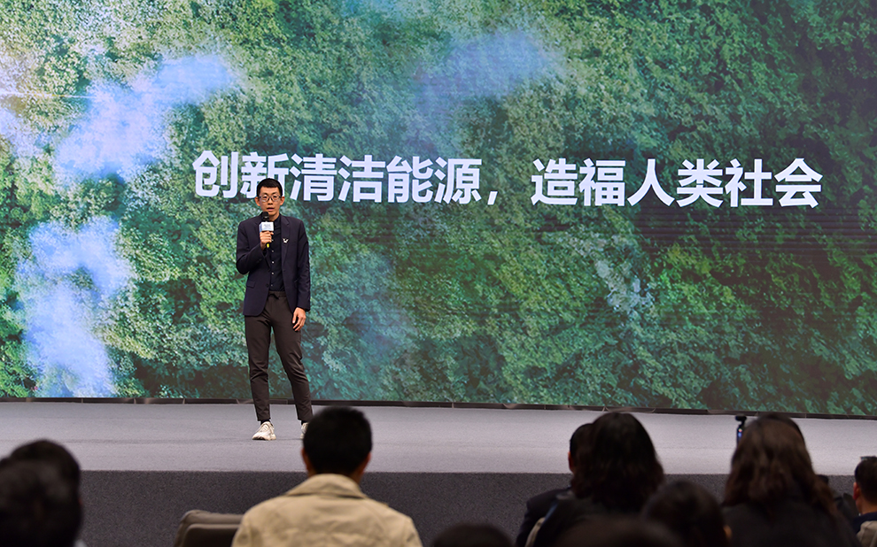 明阳集团展演《绿电海上来》。人民网记者 任峰涛摄