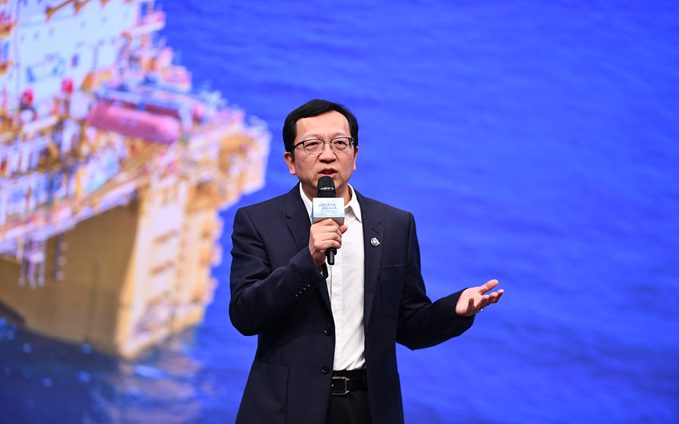 中国海油展演《一个看似不可能的抉择》。人民网记者 任峰涛摄