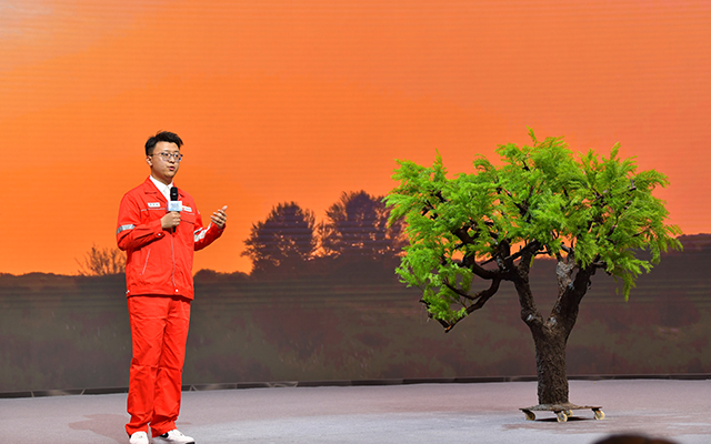 中國石油長慶油田陸俊波現場講述。人民網記者 任峰濤攝